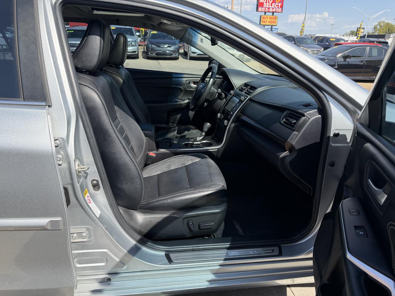 Toyota Camry 4dr Sdn I4 Auto SE w/Special Edition Pkg (Natl) 2016