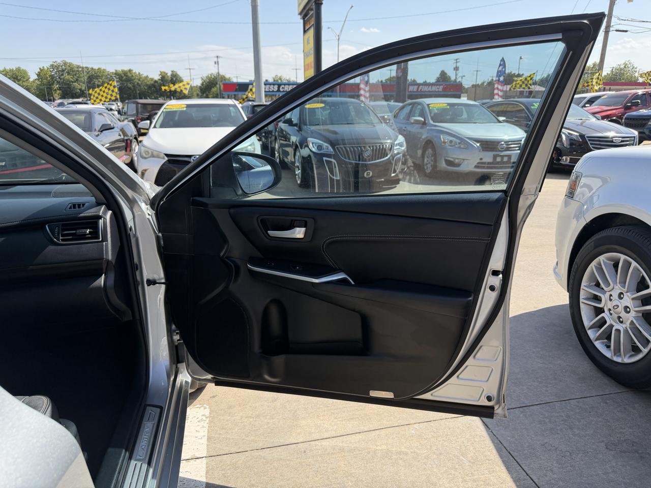 Toyota Camry 4dr Sdn I4 Auto SE w/Special Edition Pkg (Natl) 2016