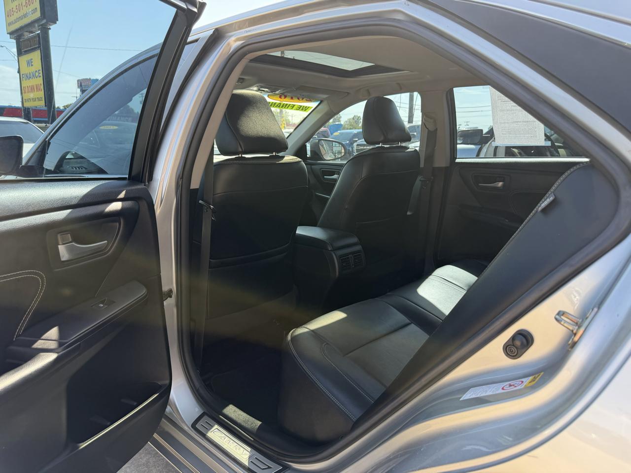 Toyota Camry 4dr Sdn I4 Auto SE w/Special Edition Pkg (Natl) 2016