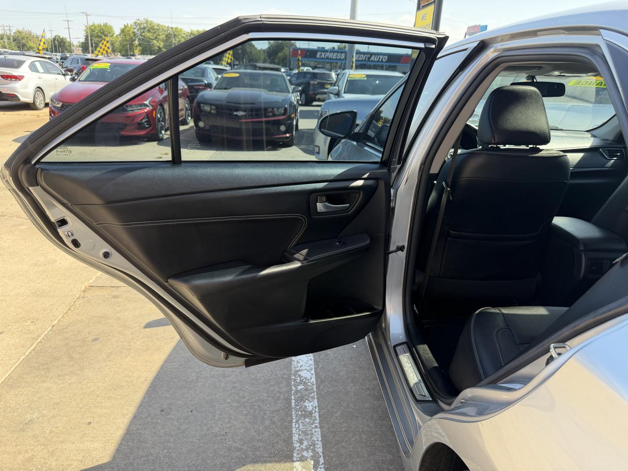Toyota Camry 4dr Sdn I4 Auto SE w/Special Edition Pkg (Natl) 2016