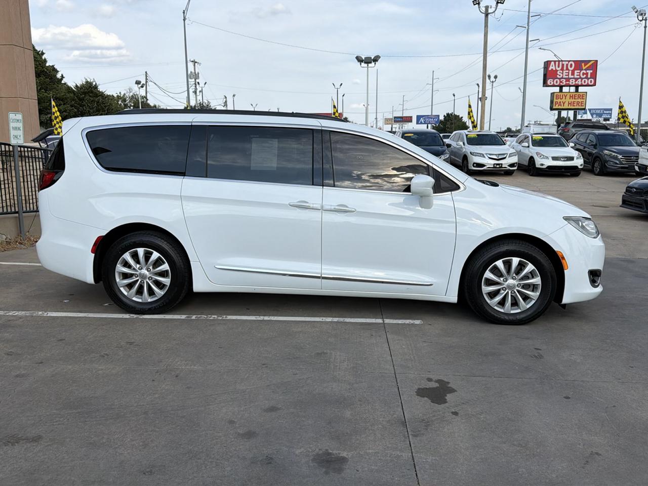 Chrysler Pacifica Touring-L FWD 2017