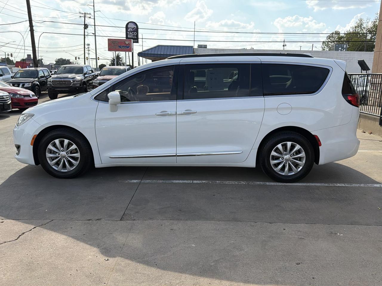 Chrysler Pacifica Touring-L FWD 2017
