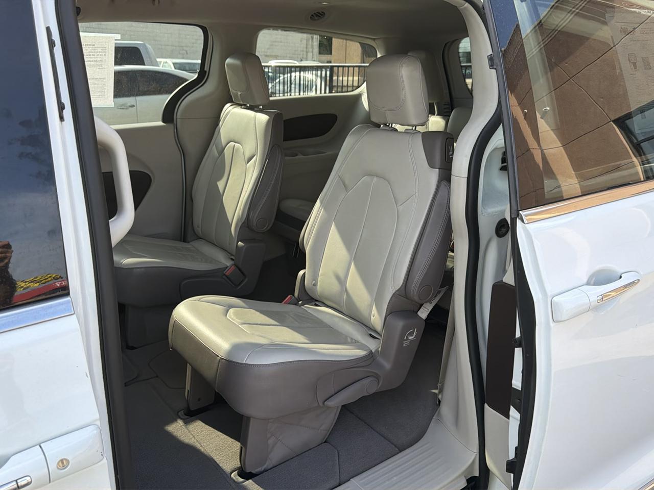 Chrysler Pacifica Touring-L FWD 2017