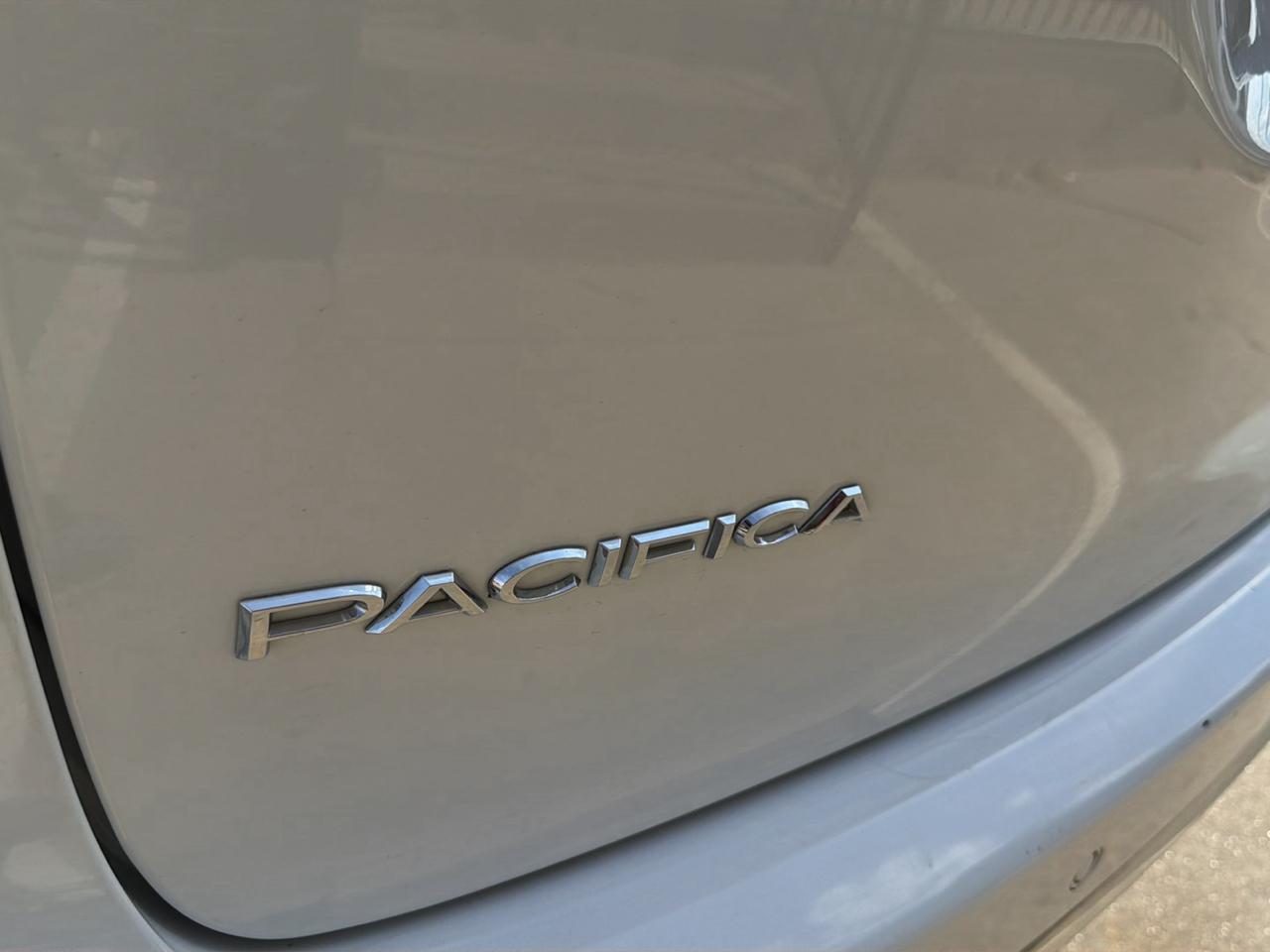 Chrysler Pacifica Touring-L FWD 2017