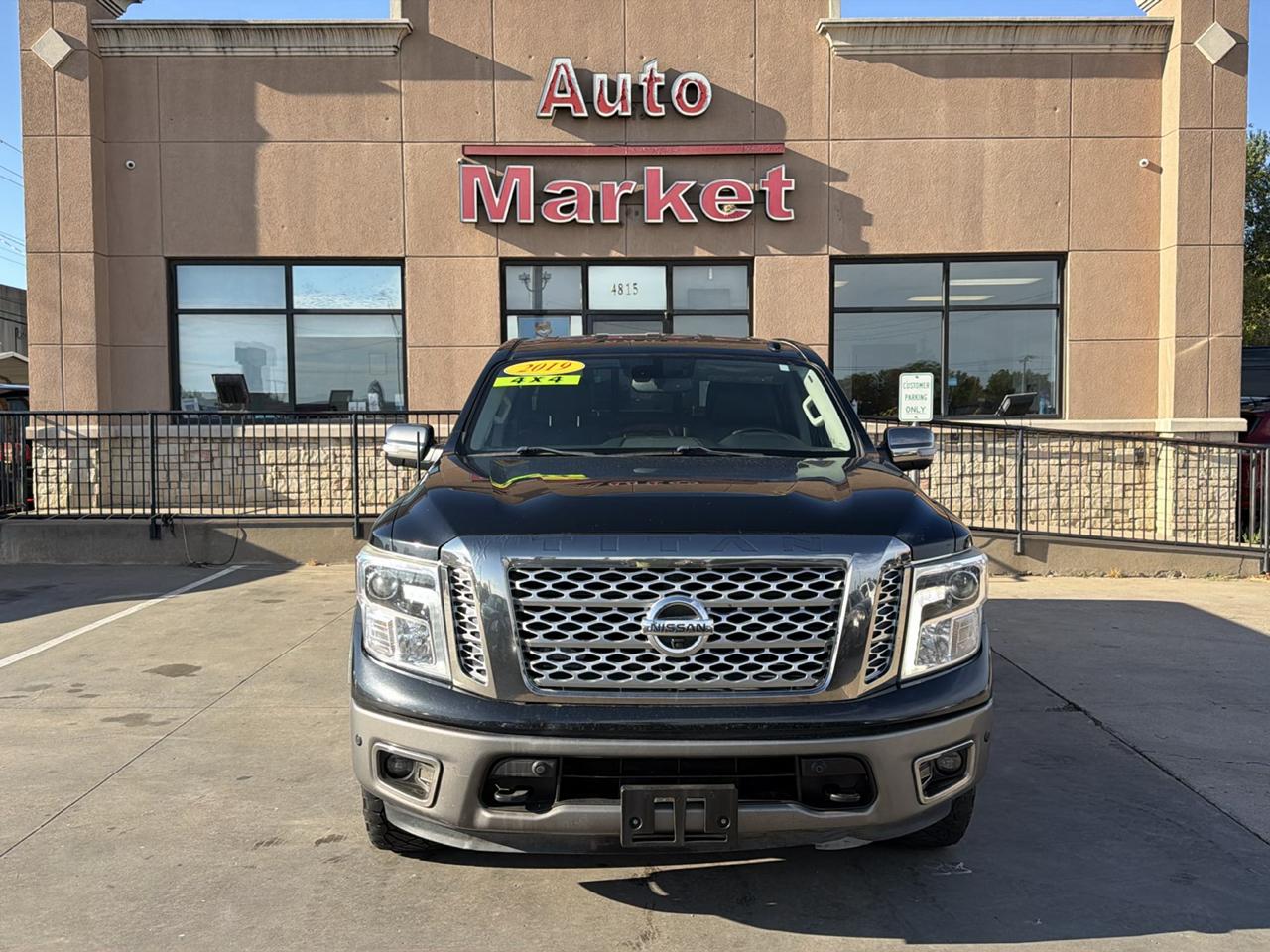 Nissan Titan 4x4 Crew Cab Platinum Reserve 2019