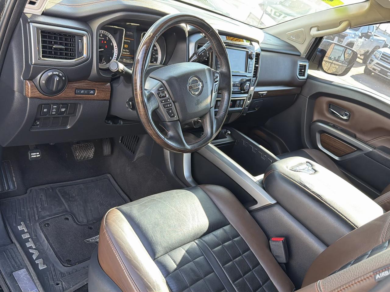 Nissan Titan 4x4 Crew Cab Platinum Reserve 2019