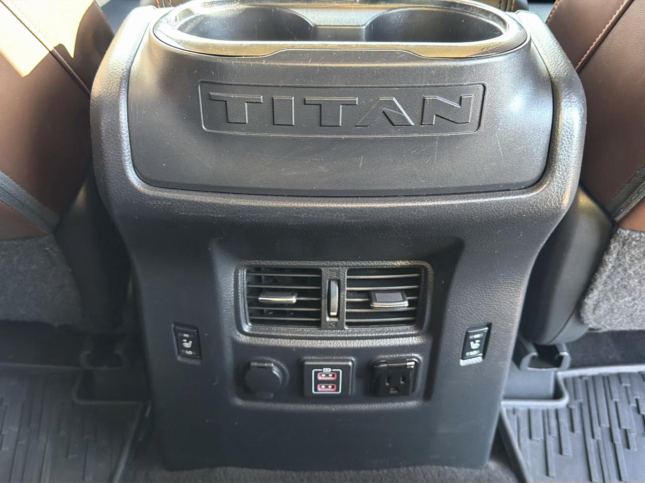 Nissan Titan 4x4 Crew Cab Platinum Reserve 2019