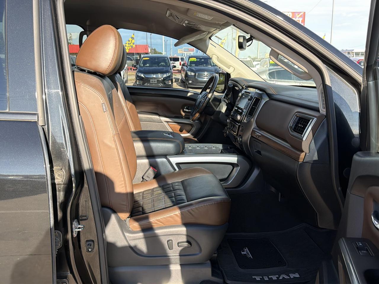 Nissan Titan 4x4 Crew Cab Platinum Reserve 2019