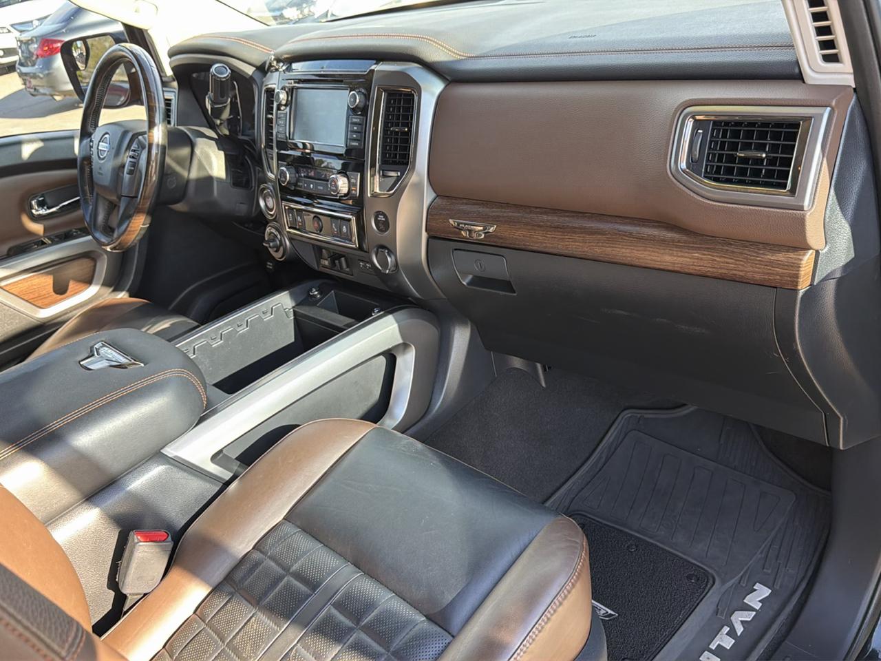 Nissan Titan 4x4 Crew Cab Platinum Reserve 2019