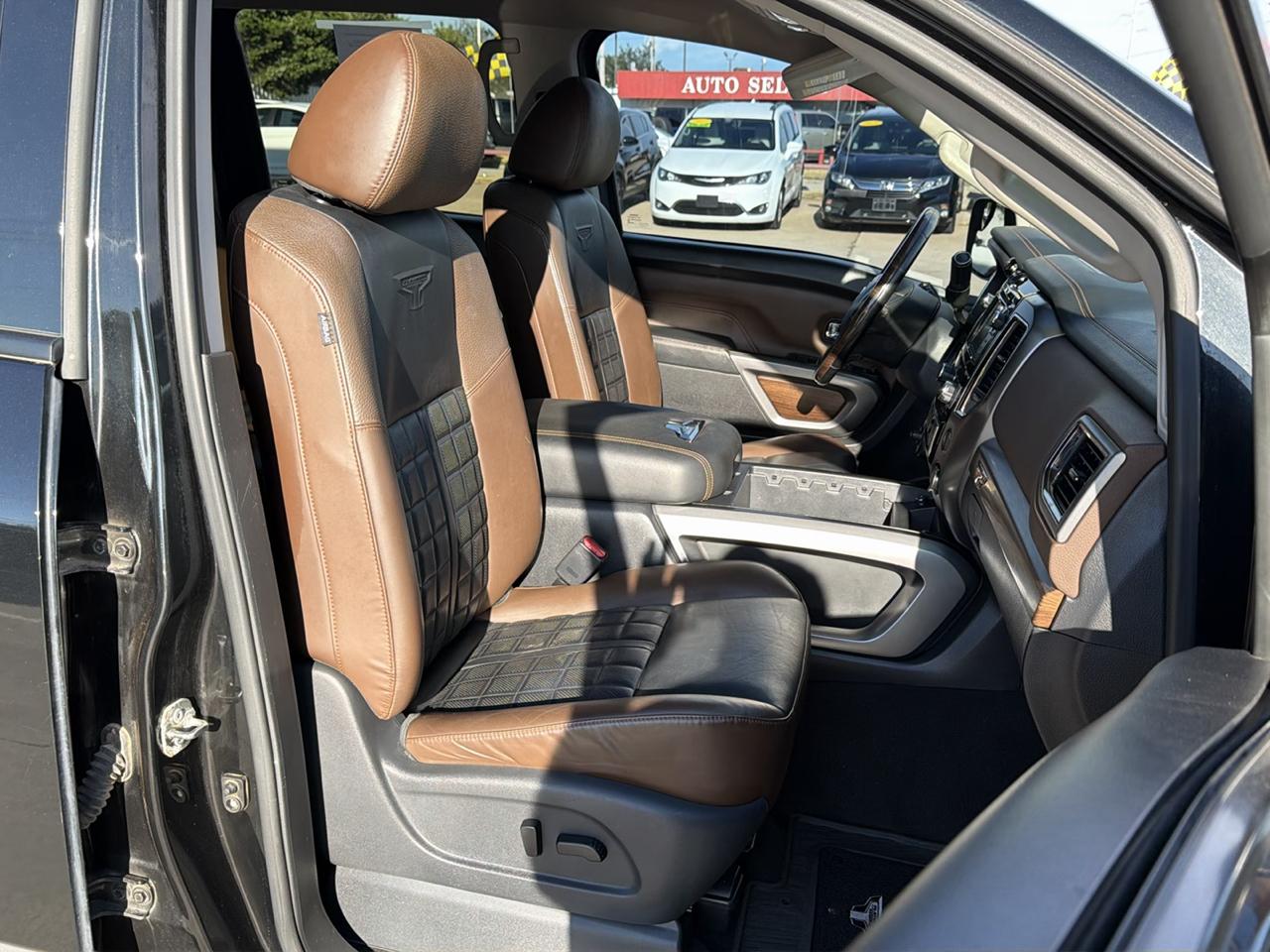 Nissan Titan 4x4 Crew Cab Platinum Reserve 2019