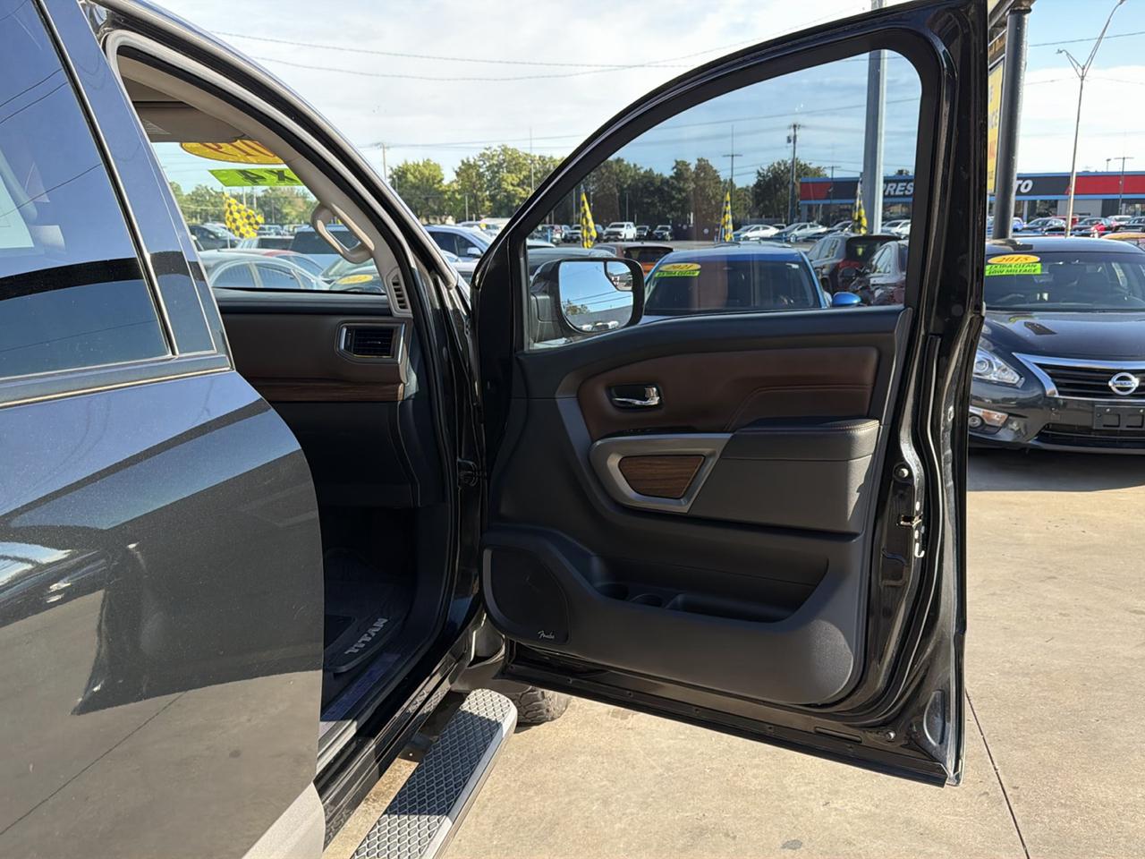 Nissan Titan 4x4 Crew Cab Platinum Reserve 2019