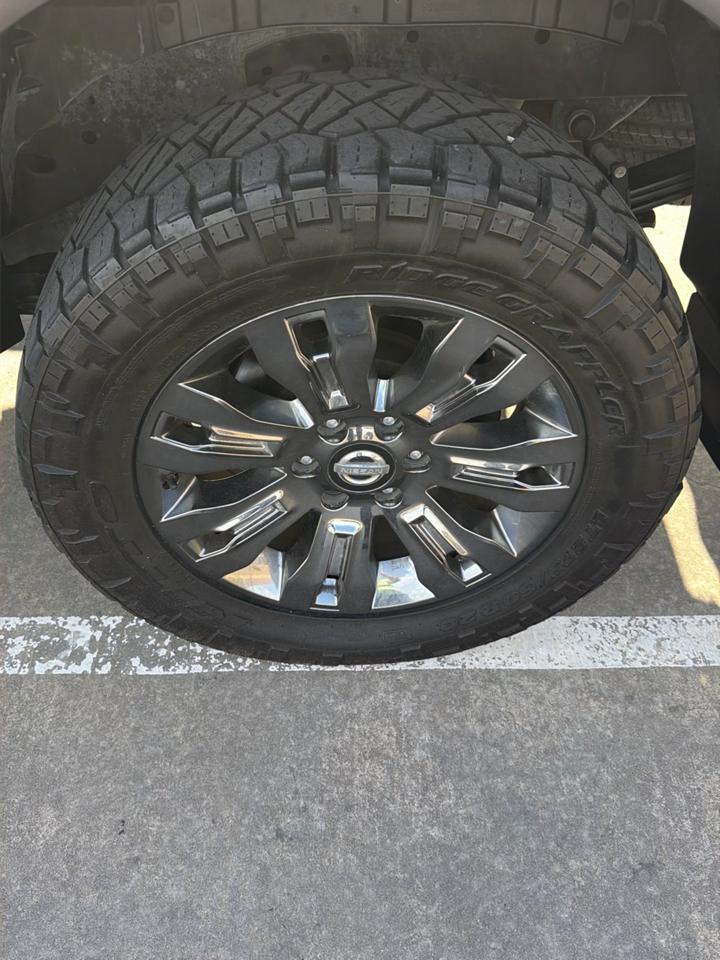 Nissan Titan 4x4 Crew Cab Platinum Reserve 2019
