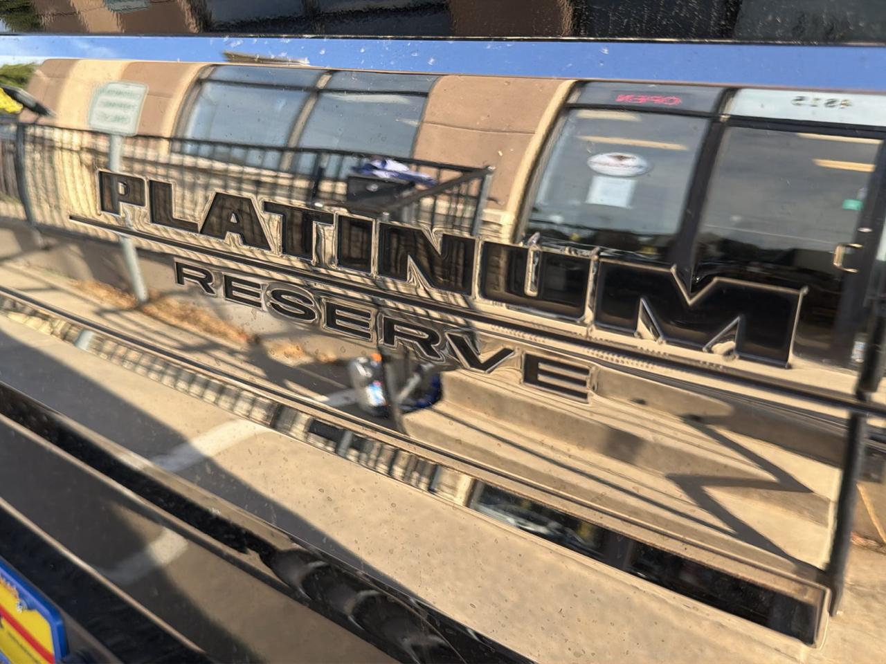 Nissan Titan 4x4 Crew Cab Platinum Reserve 2019
