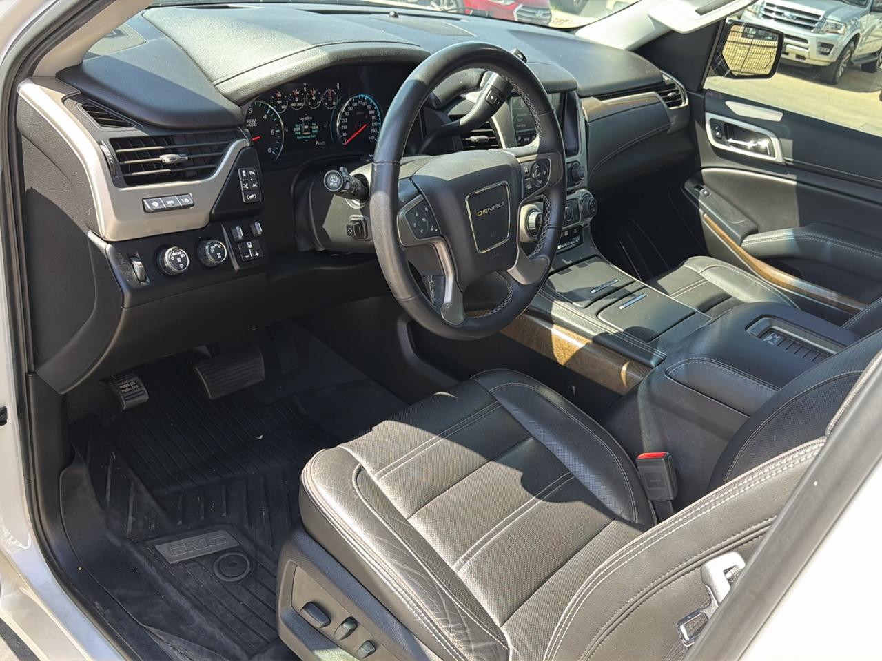 GMC Yukon XL Denali AWD 4dr 1500 2019