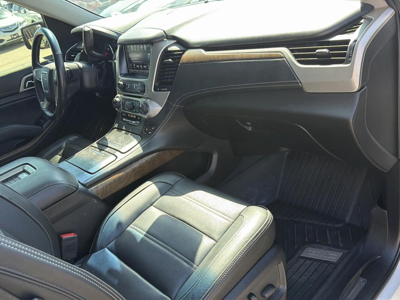 GMC Yukon XL Denali AWD 4dr 1500 2019