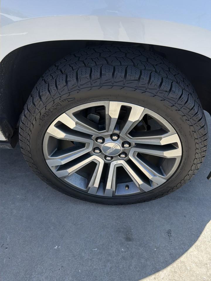 GMC Yukon XL Denali AWD 4dr 1500 2019