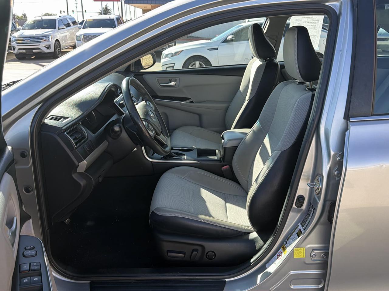Toyota Camry XLE Auto (Natl) 2017