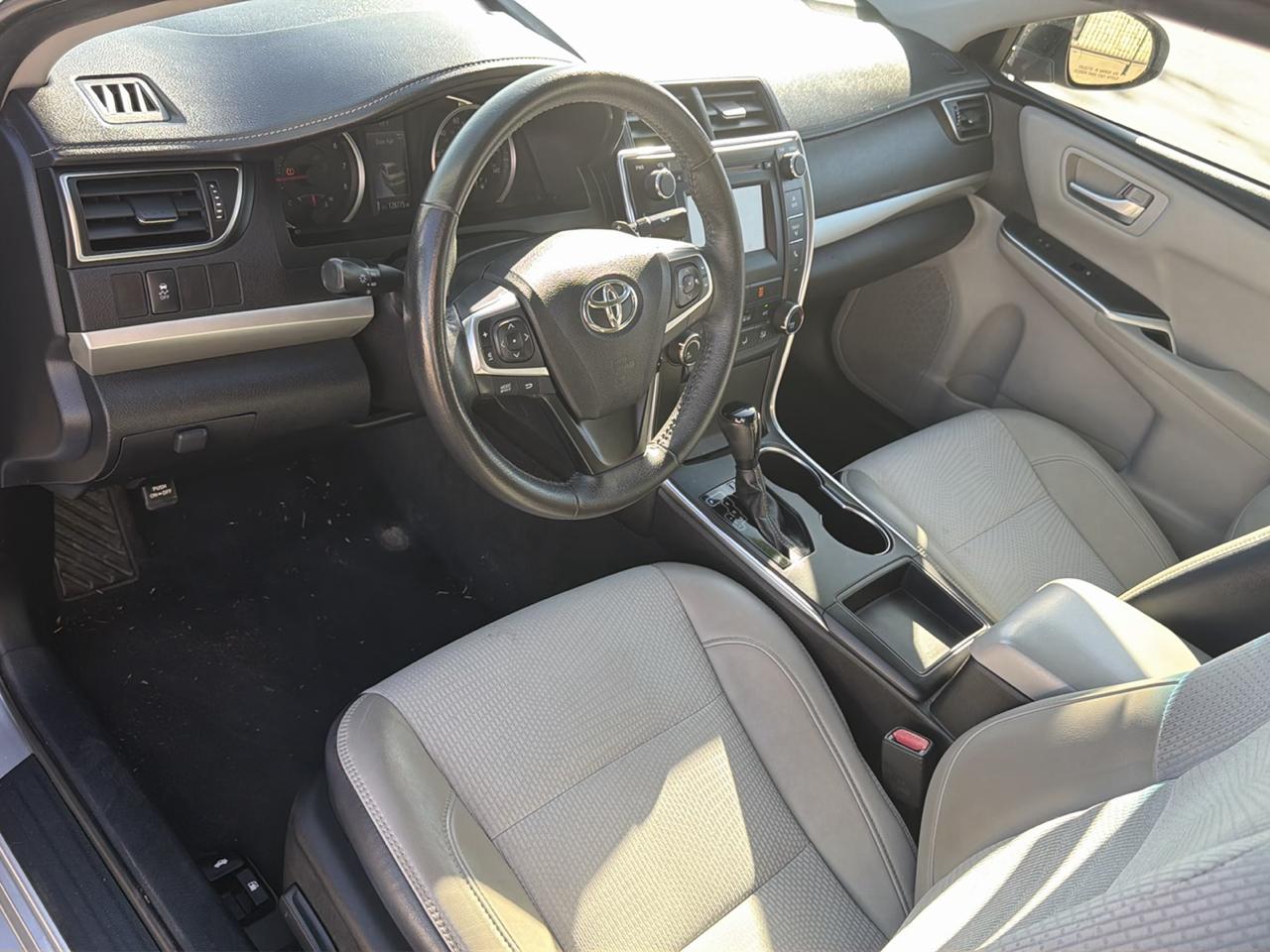Toyota Camry XLE Auto (Natl) 2017
