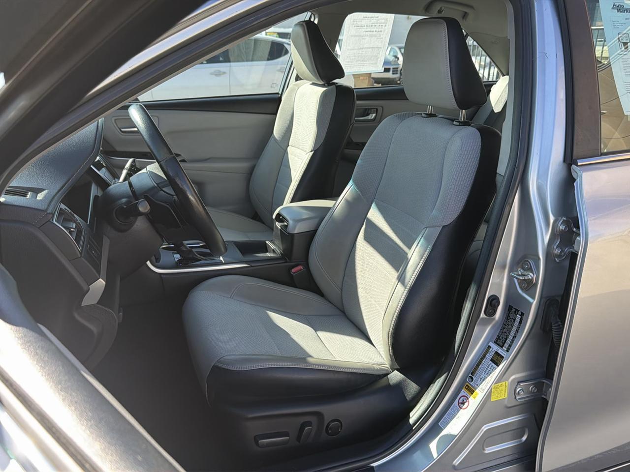 Toyota Camry XLE Auto (Natl) 2017