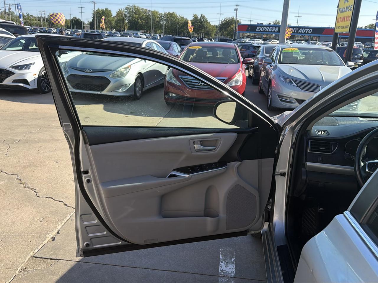 Toyota Camry XLE Auto (Natl) 2017