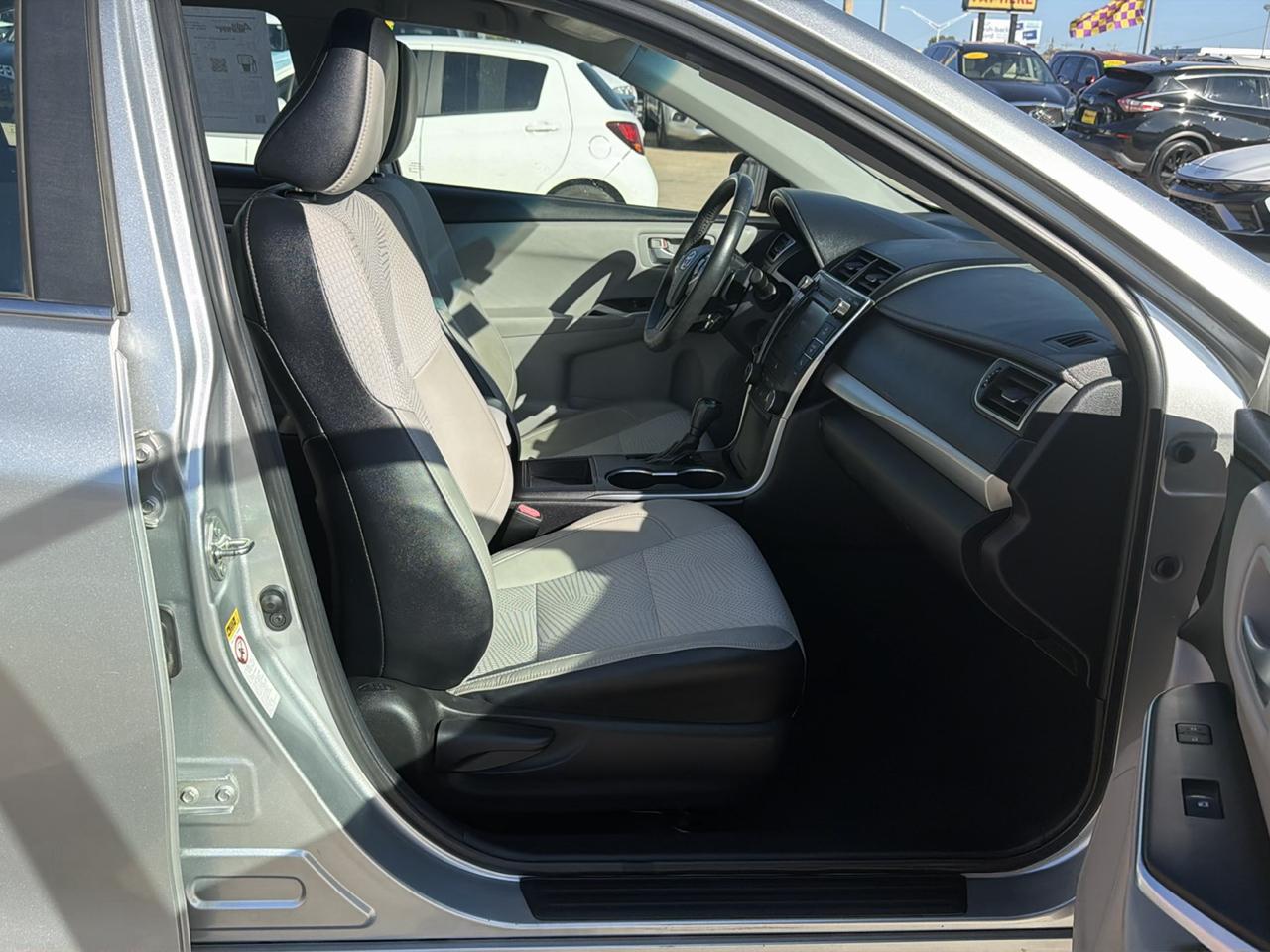 Toyota Camry XLE Auto (Natl) 2017