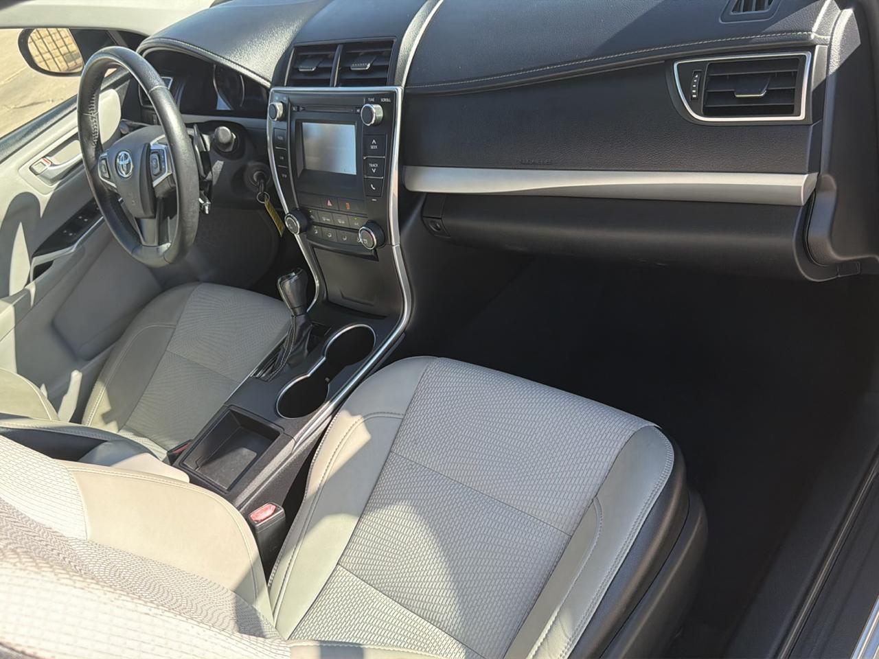Toyota Camry XLE Auto (Natl) 2017