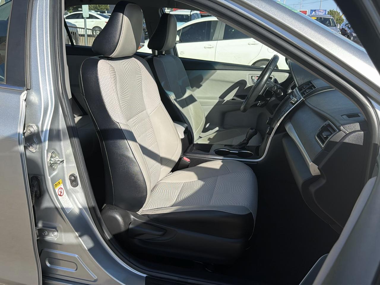 Toyota Camry XLE Auto (Natl) 2017