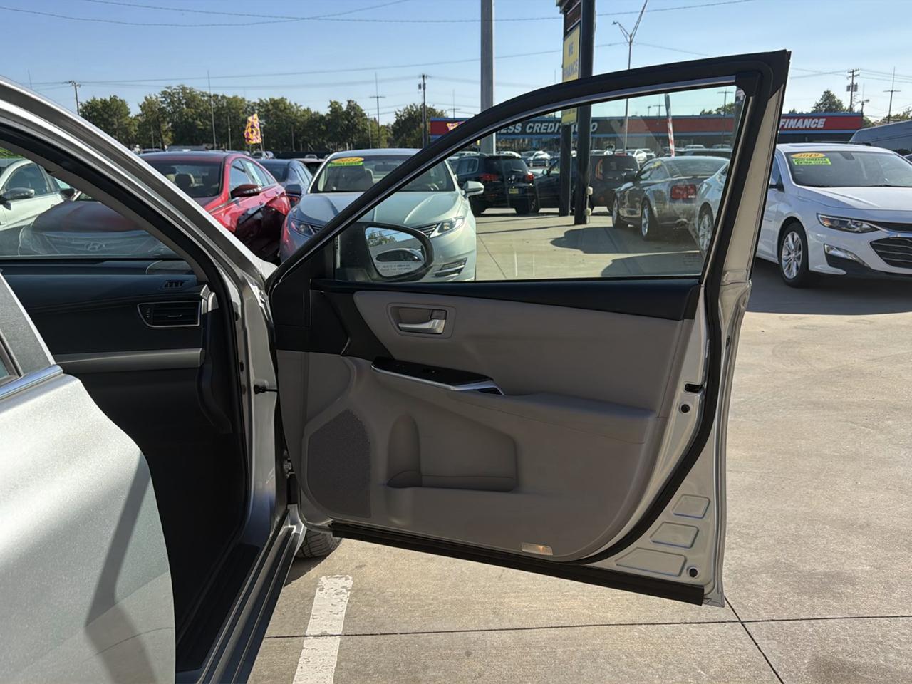 Toyota Camry XLE Auto (Natl) 2017