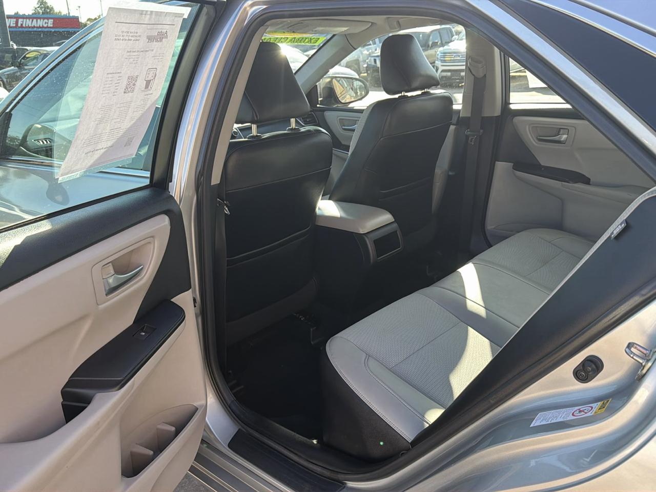 Toyota Camry XLE Auto (Natl) 2017