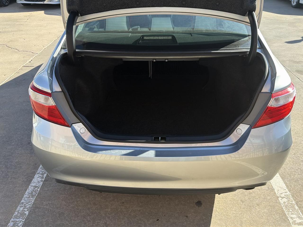 Toyota Camry XLE Auto (Natl) 2017