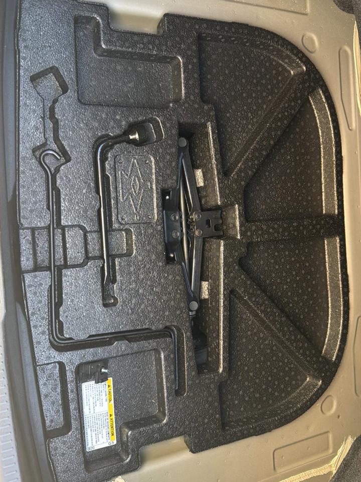 Toyota Camry XLE Auto (Natl) 2017