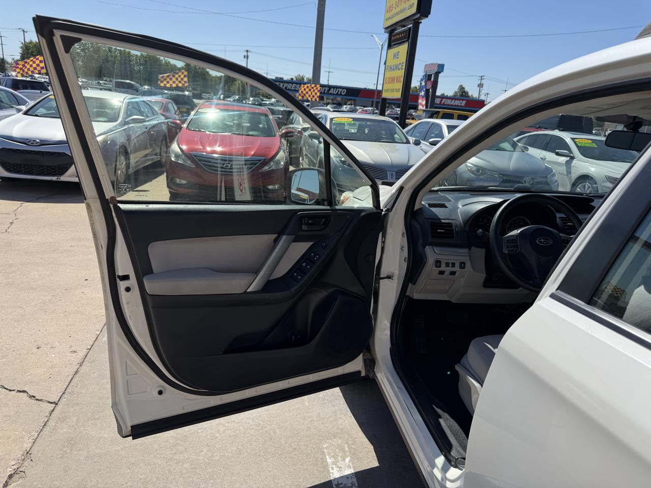 Subaru Forester 4dr Auto 2.5i PZEV 2014