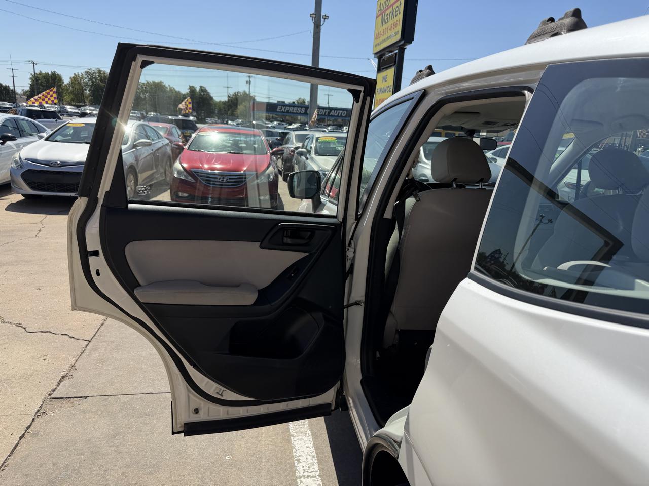 Subaru Forester 4dr Auto 2.5i PZEV 2014