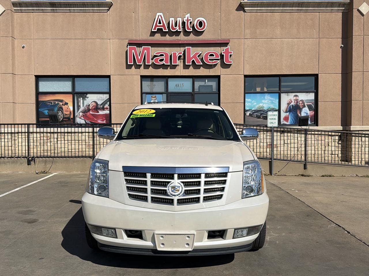 Cadillac Escalade 2WD 4dr Luxury 2012