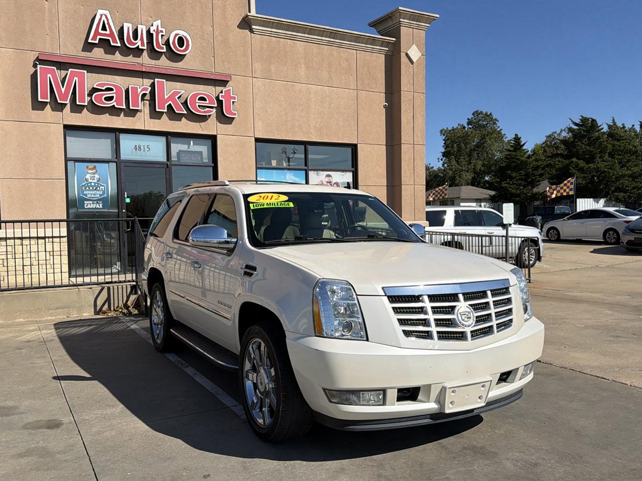 Cadillac Escalade 2WD 4dr Luxury 2012