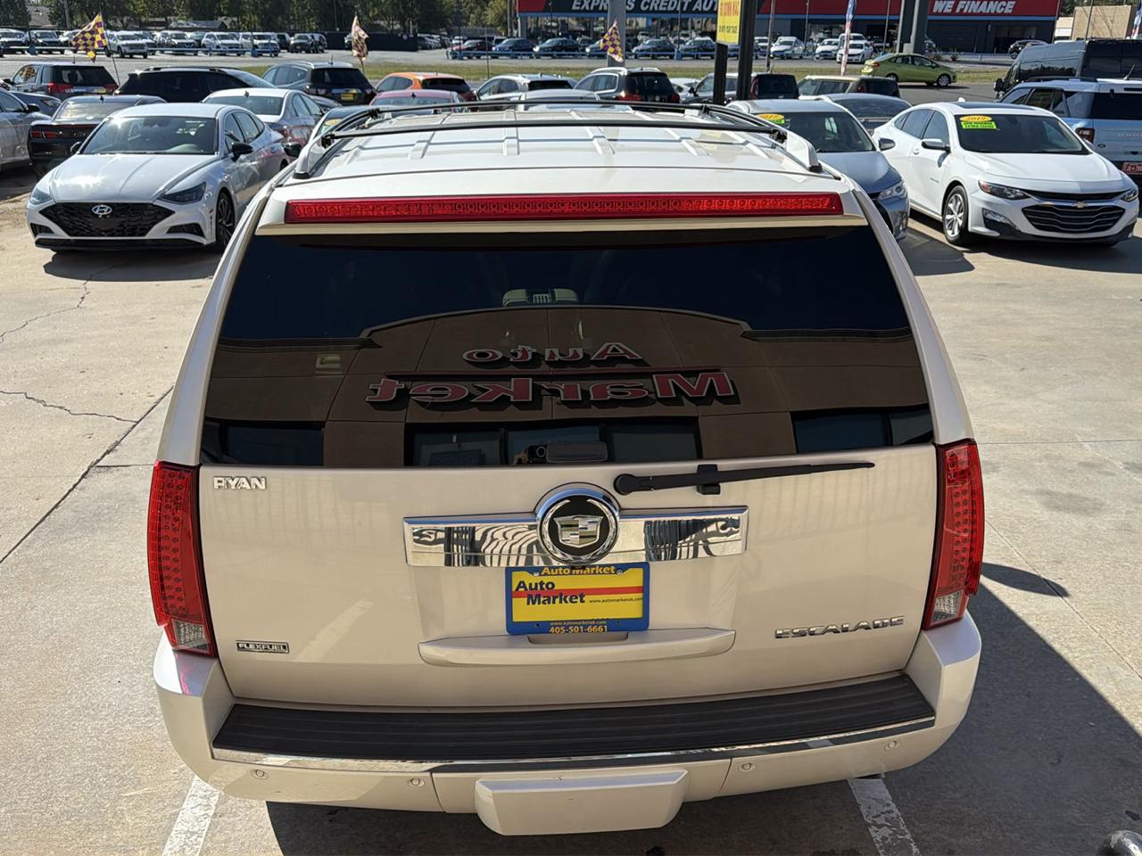 Cadillac Escalade 2WD 4dr Luxury 2012