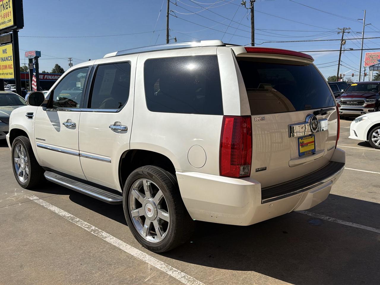 Cadillac Escalade 2WD 4dr Luxury 2012