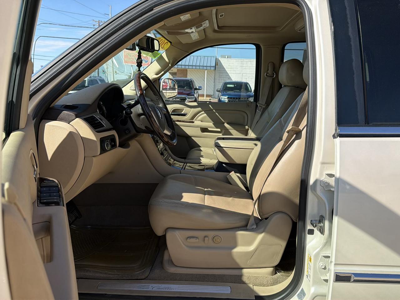 Cadillac Escalade 2WD 4dr Luxury 2012