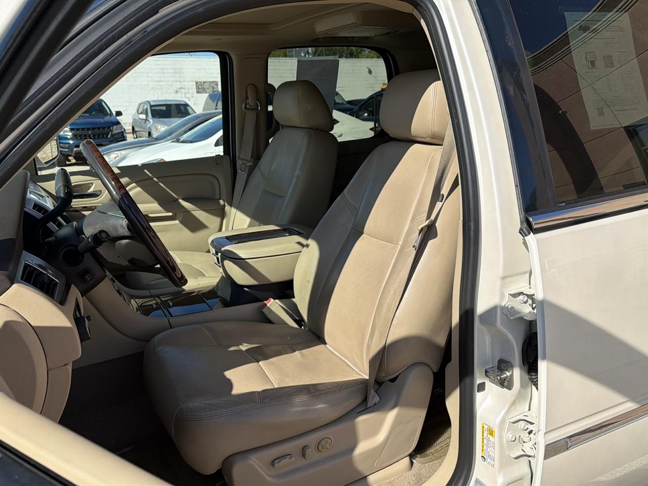 Cadillac Escalade 2WD 4dr Luxury 2012