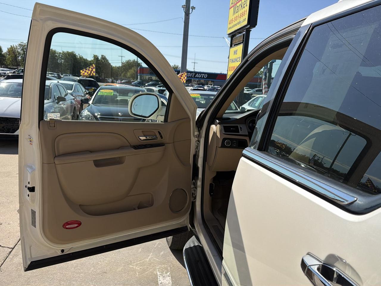 Cadillac Escalade 2WD 4dr Luxury 2012