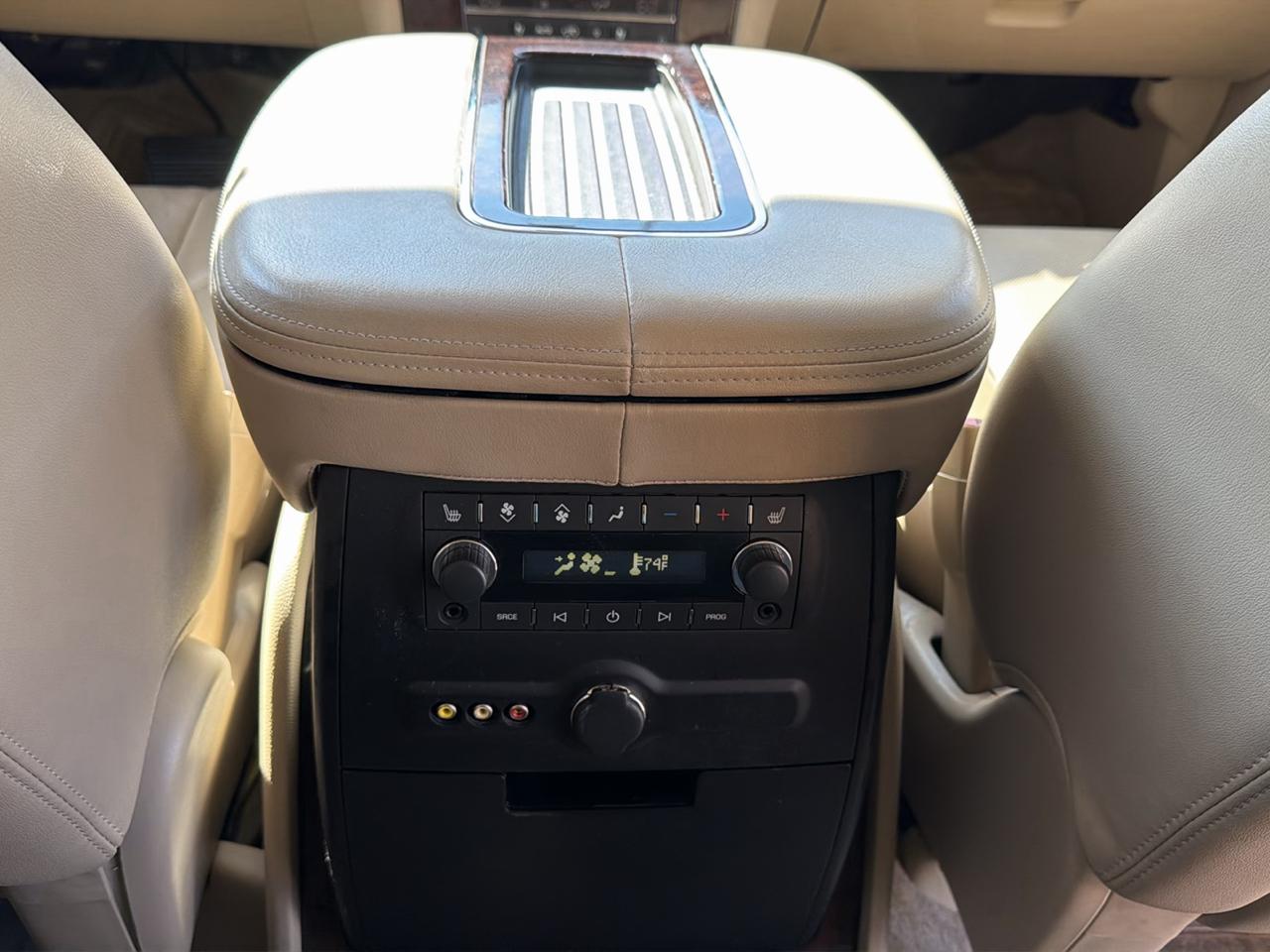 Cadillac Escalade 2WD 4dr Luxury 2012