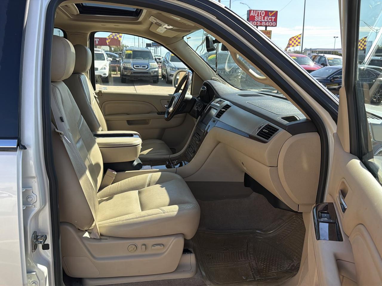 Cadillac Escalade 2WD 4dr Luxury 2012
