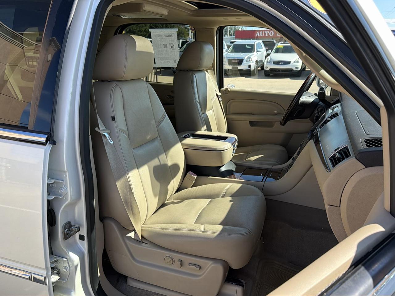 Cadillac Escalade 2WD 4dr Luxury 2012