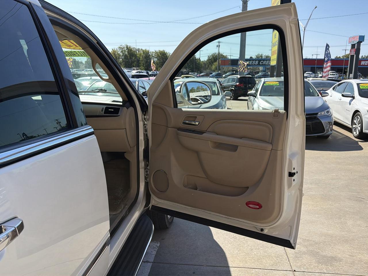 Cadillac Escalade 2WD 4dr Luxury 2012