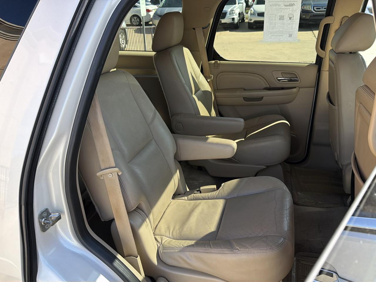 Cadillac Escalade 2WD 4dr Luxury 2012