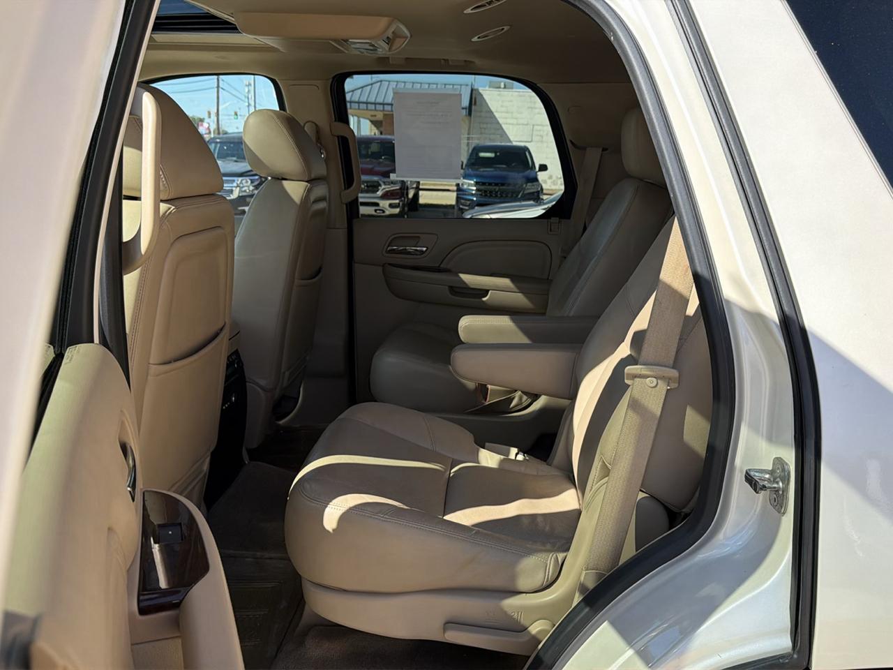 Cadillac Escalade 2WD 4dr Luxury 2012