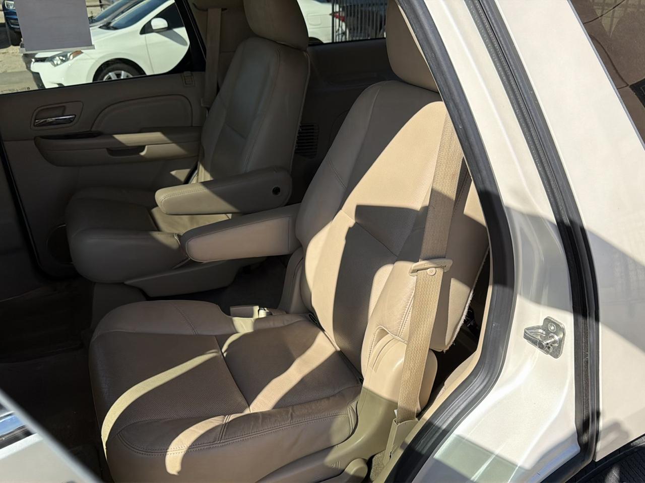 Cadillac Escalade 2WD 4dr Luxury 2012
