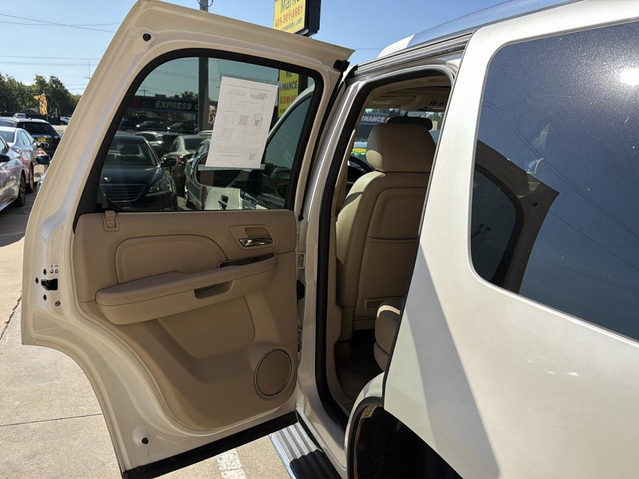 Cadillac Escalade 2WD 4dr Luxury 2012