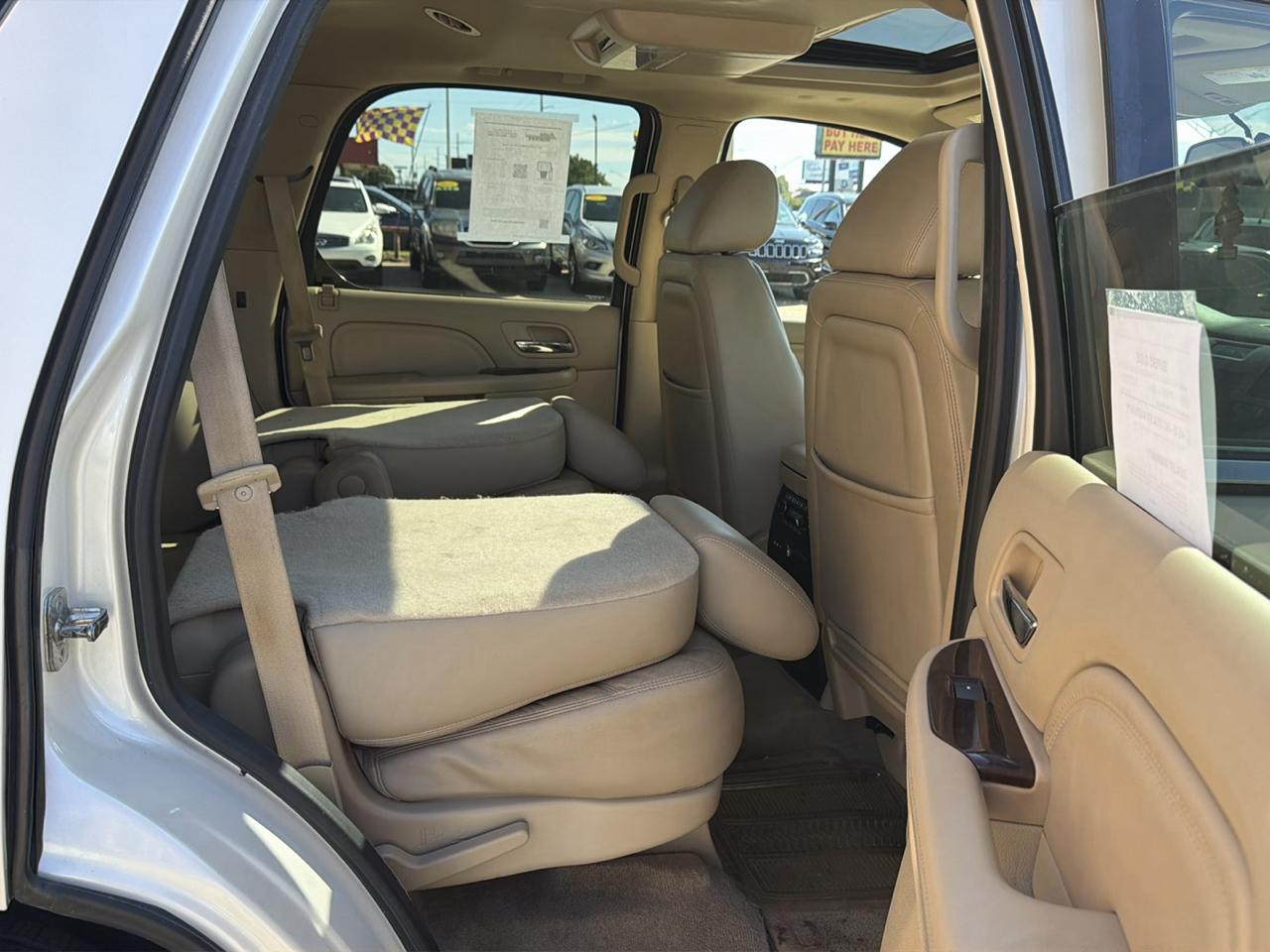 Cadillac Escalade 2WD 4dr Luxury 2012