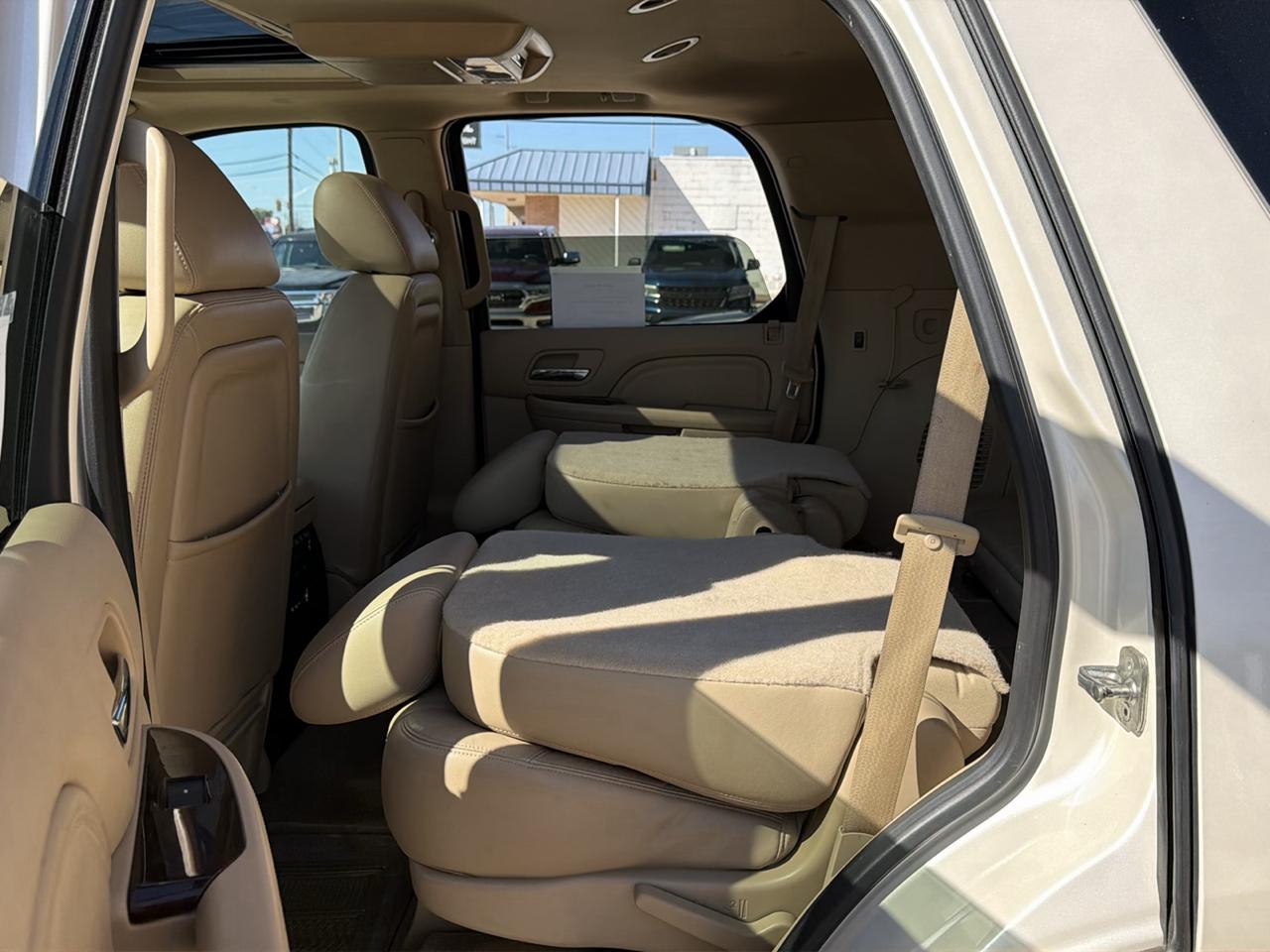 Cadillac Escalade 2WD 4dr Luxury 2012
